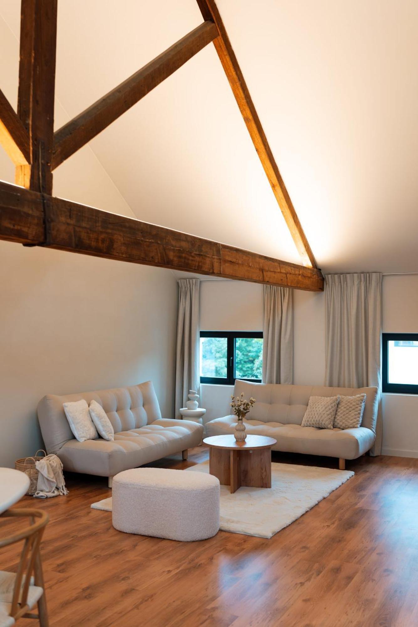 Spacious, Newly Renovated Loft - 107m2 *