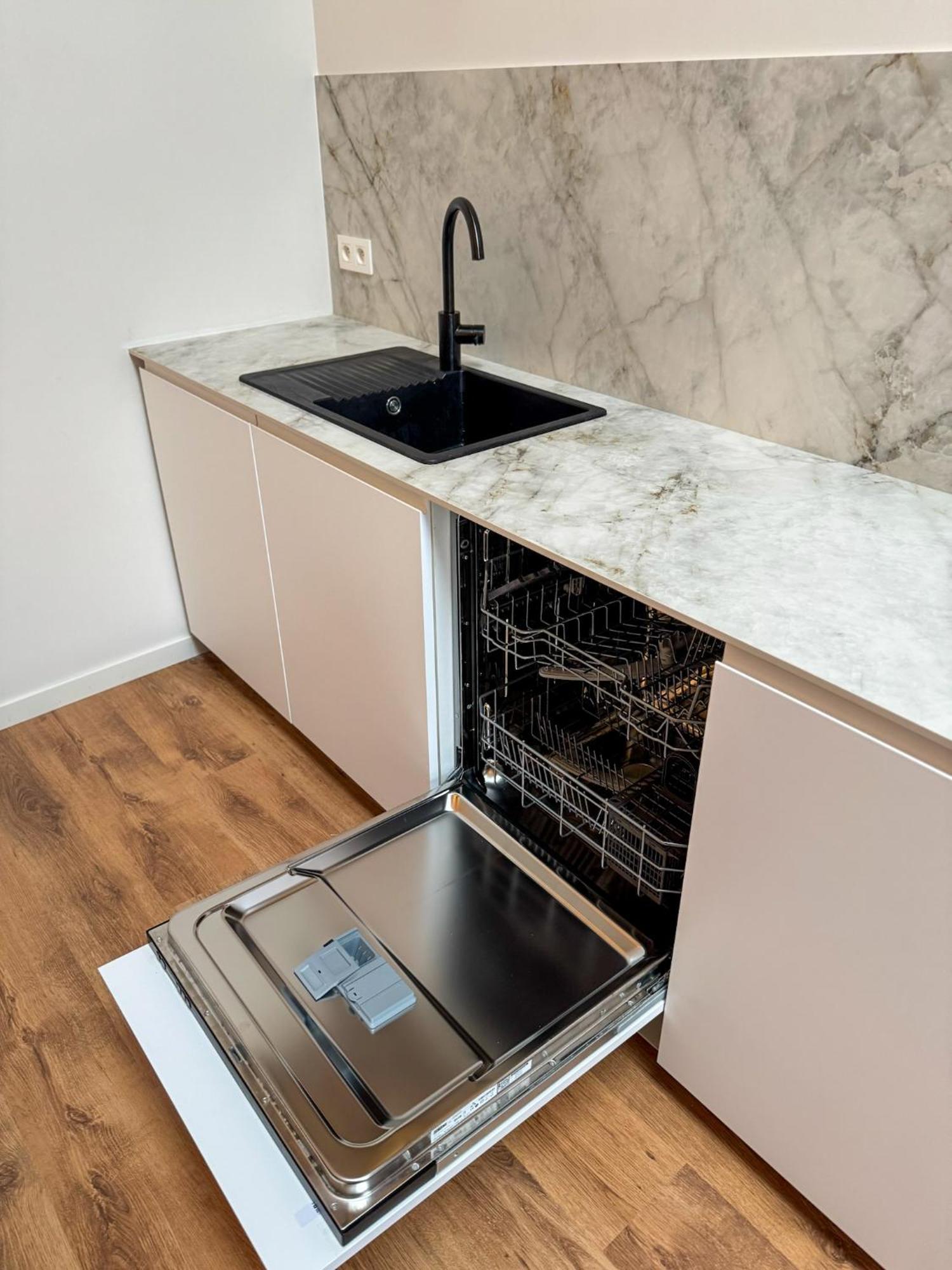Spacious, Newly Renovated Loft - 107m2 *
