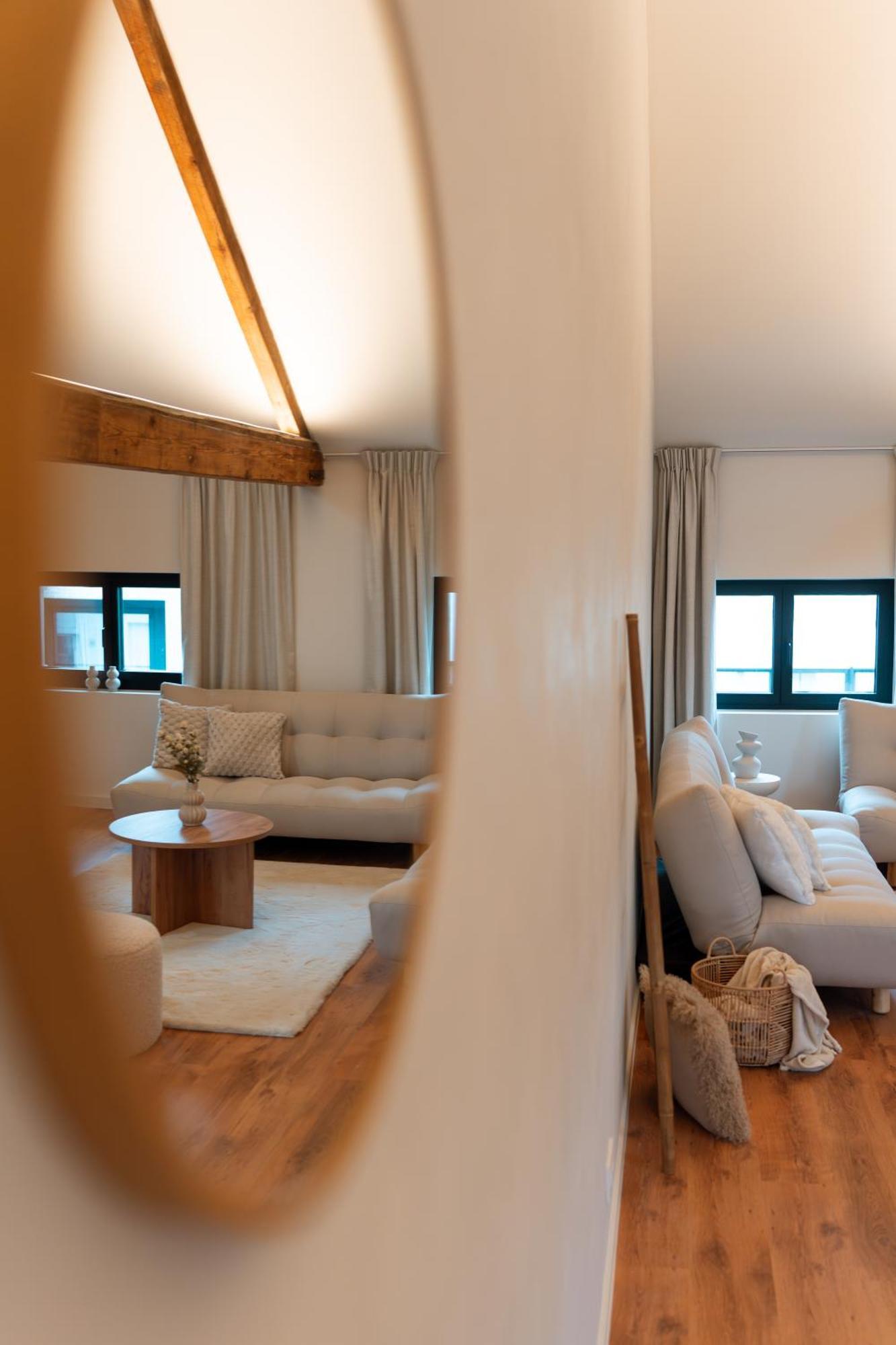 Apartment Spacious, Newly Renovated Loft - 107m2 Sint-Niklaas